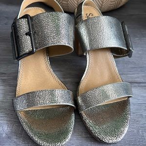 NWOT. Size8. Splendid Silver heels. Never worn